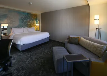 Courtyard Bay City hotel thumbnail 8