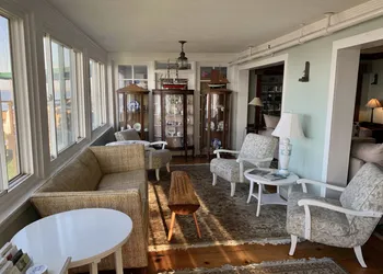 Lighthouse Inn hotel thumbnail 4