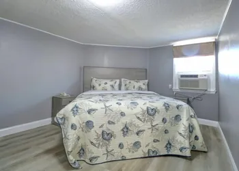Windrift Motel hotel thumbnail 5