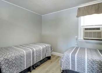 Windrift Motel hotel thumbnail 8