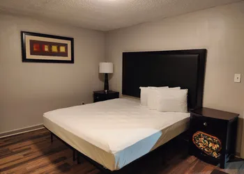 Capri Motel hotel thumbnail 6