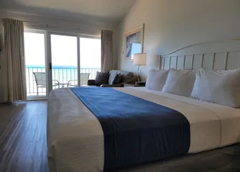 Pointes North Beachfront Hotel – 2 Person Spa Tub Studios hotel thumbnail 4