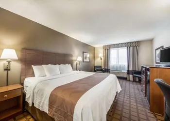 Quality Inn & Suites Newberry hotel thumbnail 2