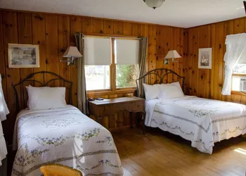 Ludington Blue Spruce Inn hotel thumbnail 4