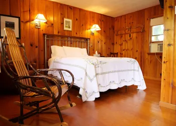 Ludington Blue Spruce Inn hotel thumbnail 5