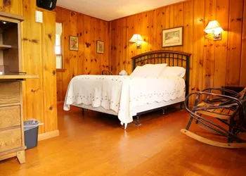 Ludington Blue Spruce Inn hotel thumbnail 6