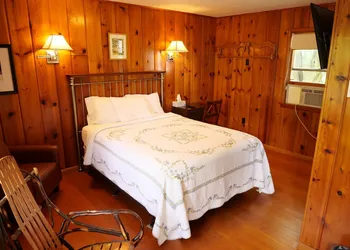 Ludington Blue Spruce Inn hotel thumbnail 8