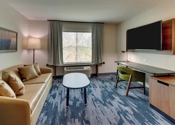 Fairfield Inn & Suites Meridian hotel thumbnail 8