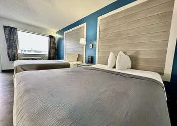 Ozark Inn & Suites hotel thumbnail 6