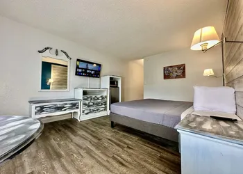 Ozark Inn & Suites hotel thumbnail 7