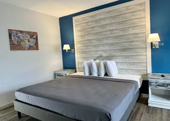 Ozark Inn & Suites hotel thumbnail 8