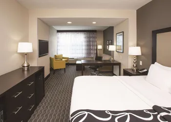 La Quinta Inn & Suites by Wyndham Hattiesburg - I-59 hotel thumbnail 6