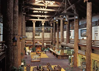 Glacier Park Lodge hotel thumbnail 3