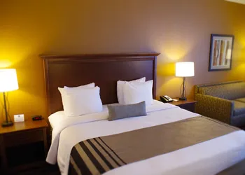 Best Western Plus Lincoln Inn & Suites hotel thumbnail 5