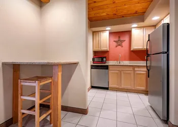 Mountain Edge Suites at Sunapee, an Ascend Collection Hotel hotel thumbnail 5