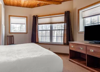 Mountain Edge Suites at Sunapee, an Ascend Collection Hotel hotel thumbnail 7