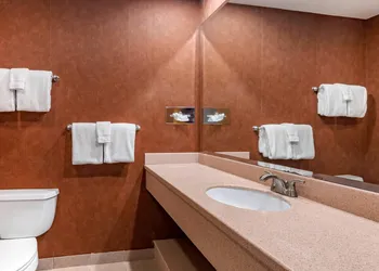 Mountain Edge Suites at Sunapee, an Ascend Collection Hotel hotel thumbnail 8