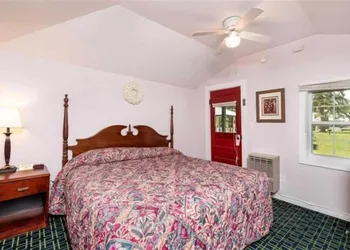 Perry's Motel and Cottages hotel thumbnail 5