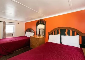 Perry's Motel and Cottages hotel thumbnail 6