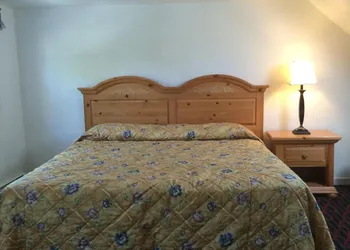 Perry's Motel and Cottages hotel thumbnail 7