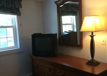 Perry's Motel and Cottages hotel thumbnail 8