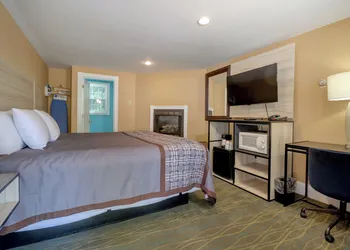 Yankee Clipper Inn, SureStay Collection by Best Western hotel thumbnail 6