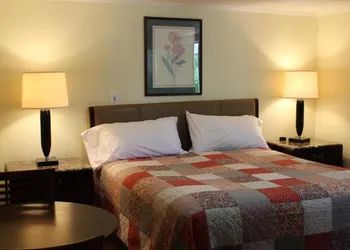 Royal Coach Motor Lodge hotel thumbnail 2