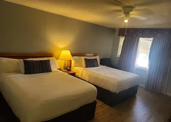 Tilton Lodge Inn and Suites hotel thumbnail 3