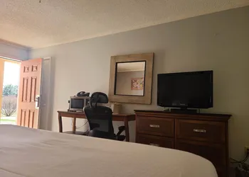 Tilton Lodge Inn and Suites hotel thumbnail 6