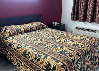 Budget Inn - Elizabeth, NJ hotel thumbnail 2