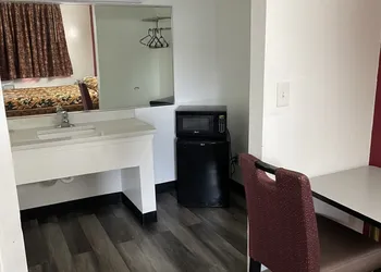 Budget Inn - Elizabeth, NJ hotel thumbnail 3