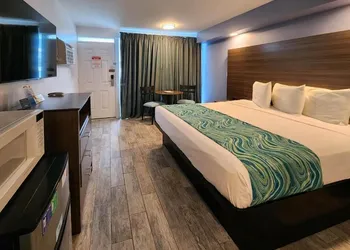 Le Voyageur Motel hotel thumbnail 5