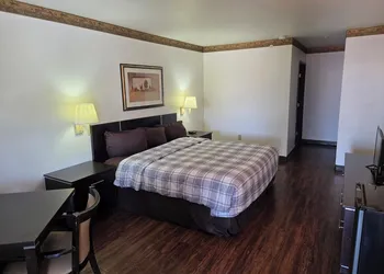 American Inn & Suites hotel thumbnail 3