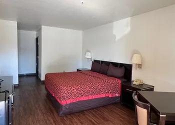 American Inn & Suites hotel thumbnail 4