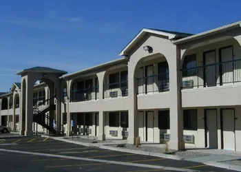 American Inn & Suites hotel thumbnail 7