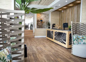 Mahalo Diamond Beach hotel thumbnail 2