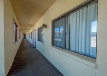 Royal Holiday Motel By Belvilla Gallup I-40 hotel thumbnail 4