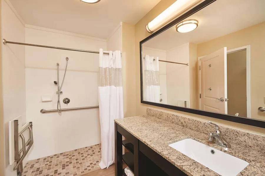 La Quinta Inn & Suites by Wyndham Carlsbad hotel detail image 6