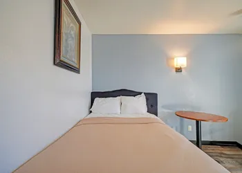 Motel 10 hotel thumbnail 6