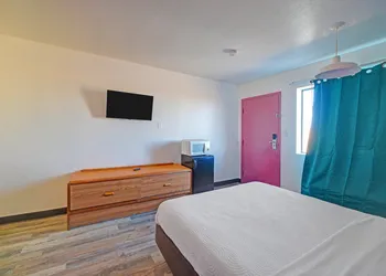 Motel 10 hotel thumbnail 8