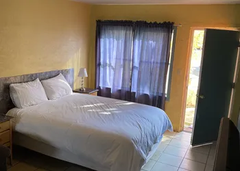 Charles Hotsprings hotel thumbnail 5