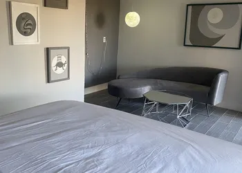 Charles Hotsprings hotel thumbnail 7