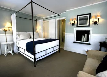 The Hedges Inn hotel thumbnail 2