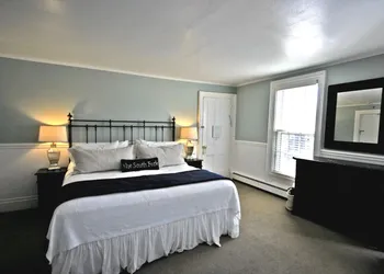 The Hedges Inn hotel thumbnail 3