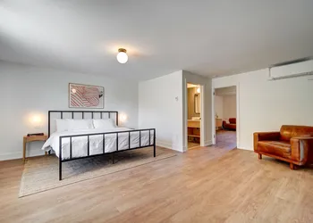 The Evangeline hotel thumbnail 4