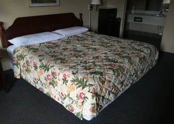 Highway Inn hotel thumbnail 7