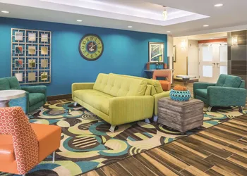 La Quinta Inn & Suites by Wyndham Grand Forks hotel thumbnail 2