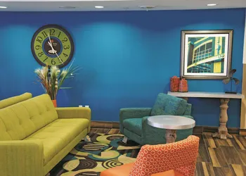 La Quinta Inn & Suites by Wyndham Grand Forks hotel thumbnail 5