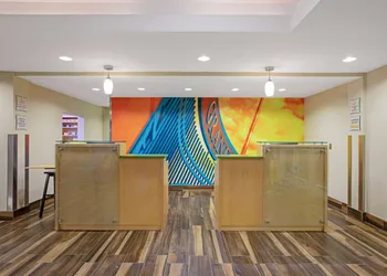 La Quinta Inn & Suites by Wyndham Grand Forks hotel thumbnail 6