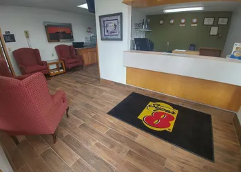 Super 8 by Wyndham Minot Airport hotel thumbnail 4